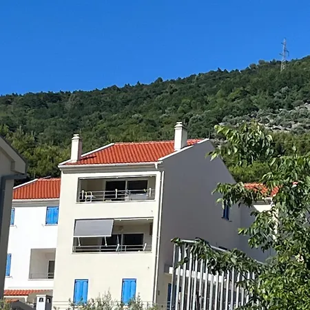 Dito - 4 Stars Cres
