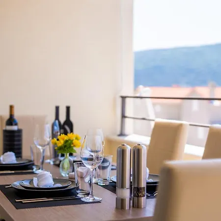 Dito - 4 Stars * Cres